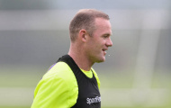 Rooney vã mồ hôi trên sân tập của Everton