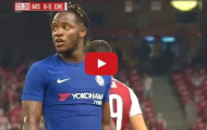Michy Batshuayi chơi rất hay trước Arsenal
