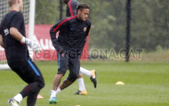 Neymar cùng đồng đội tập luyện dưới cơn mưa tầm tã