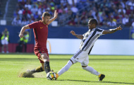 Douglas Costa chơi đầy nỗ lực trước AS Roma