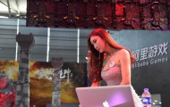 Những showgirl hâm nóng Hội chợ ngành game 2017