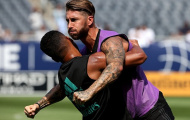 'Hot boy xăm trổ' Ramos húc văng đồng đội trên sân tập
