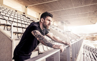Messi 'đá xoáy' Neymar: Người vĩ đại nhất luôn ở lại!