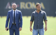 Totti oai vệ xuất hiện trên sân tập Roma