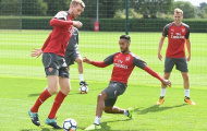 Mặc chấn thương, Mertesacker vẫn xỏ giày ra sân tập