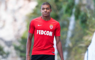 PSG rút lui, Mbappe lủi thủi ra sân tập cùng Monaco