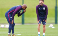 Tân binh Bernardo Silva liên tục pha trò trên sân tập của Man City