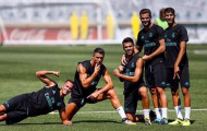 Mặc án phạt nặng, Ronaldo vẫn tươi tỉnh 'sống ảo' trên sân tập