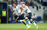 Sao trẻ lập siêu phẩm sút phạt, Liverpool đặt một chân vào Champions League