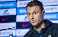 Tony Pulis xác nhận Arsenal đã hỏi mua Evans