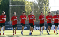 Bị cầm hòa ngày ra quân, sao Atletico lầm lì trở về sân tập