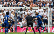 Marcos Alonso lập cú đúp, Gà trống bị bắn hạ ngay tại thánh địa Wembley