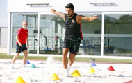 Suarez 'luyện công' trên cát, quyết hồi phục sớm chấn thương