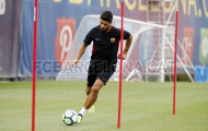 Luis Suarez trở lại tập luyện trên sân cỏ