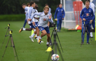 Gác lại siêu phẩm, Marcos Alonso chạy 'hết công suất' trên sân tập