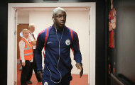 Mendy bảnh bao trình làng CĐV Man City