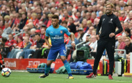 Jamie Carragher xúi Sanchez và Chamberlain rời Arsenal