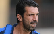 Buffon xuất hiện như nam thần trên sân tập Italia