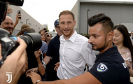 NHM Juventus vây kín Howedes trước buổi kiểm tra y tế