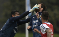 Sao M.U đấm Messi 'sấp mặt' trong buổi tập thứ 2 của Argentina