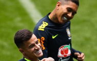 Coutinho cười đùa trên sân tập như chưa từng chấn thương