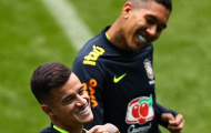 Coutinho đùa giỡn với Firmino trên sân tập, dẹp tan nghi ngờ