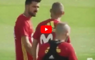 David Villa rạng rỡ trong ngày đầu lên tuyển