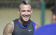 Không lên tuyển, Nainggolan 'quẩy' hết mình tại sân tập Roma