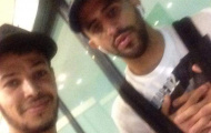 Mahrez vạ vật ở sân bay, chờ CLB mới đến rước