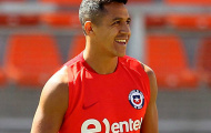 Mặc chấn thương, Sanchez vẫn ra sân tập cùng Chile