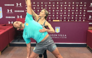 John Terry tập yoga ngay giữa phòng họp báo