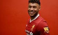 Những pha xử lý 'thần thánh' của Chamberlain mà Liverpool chẳng muốn thấy