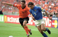 Maldini từng khiến Overmars khóc hận như thế nào?