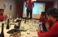 Mbappe leo lên bàn tiệc, phấn khích trổ tài với các đồng đội mới