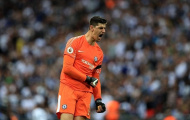 Thibaut Courtois ngẫu hứng lập siêu phẩm trên sân tập