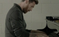 Trước thềm Champions League khởi tranh, Messi trổ tài chơi đàn piano