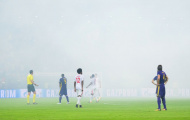 SỐC: CĐV Spartak Moscow bắn trọng tài ở Champions League