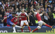 David Luiz bị đuổi, Chelsea cầm chân Arsenal 