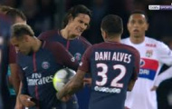Cavani lại từ chối cho Neymar sút penalty