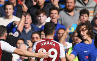 CĐV Chelsea tranh cãi nảy lửa vì chiếc thẻ đỏ của David Luiz
