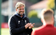 Bật bãi ở Cúp Liên đoàn, Klopp vẫn rạng rỡ trên sân tập 