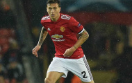 Phil Neville chỉ cho Mourinho cách sử dụng Lindelof