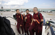 Dàn sao Barcelona 'nhuộm đỏ' sân bay Lisbon chờ ngày thi đấu