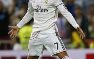 Fan nhí gây sốt khi tái hiện pha ăn mừng thương hiệu của Cristiano Ronaldo 