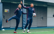 Gabriel Jesus pha trò để tạm quên nỗi buồn vắng Aguero, Mendy