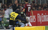 Calhanoglu nhận thẻ đỏ vì...quên