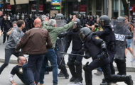 Dùi cui, súng cao su đầy đường trong ngày Catalan đòi tự trị
