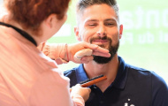Giroud tút lại vẻ đẹp trai trong ngày lên tuyển Pháp