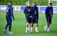 Sao Arsenal cười tít mắt vì mái tóc của Griezmann