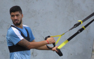 Luis Suarez mệt mỏi trong buổi tập của Uruguay